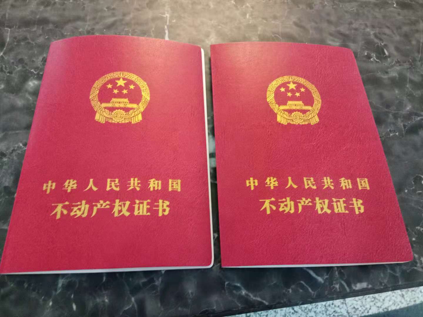 本周起,诺维溪谷项目开始为小区业主办理个人的车位不动产权证,广大